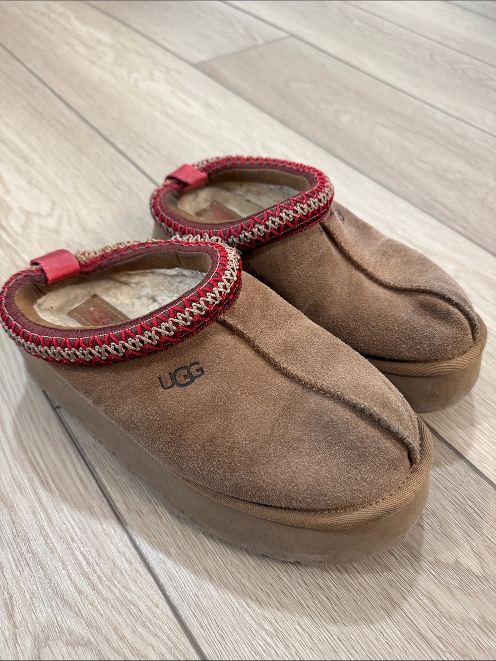 UGG Tazz II Platform Slippers Clogs Sz 6 Trendy Back to School Comfy Cozy
